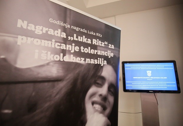 Na temelju Odluke Ministarstva znanosti, obrazovanja i mladih o dodjeli Nagrade „Luka Ritz“…